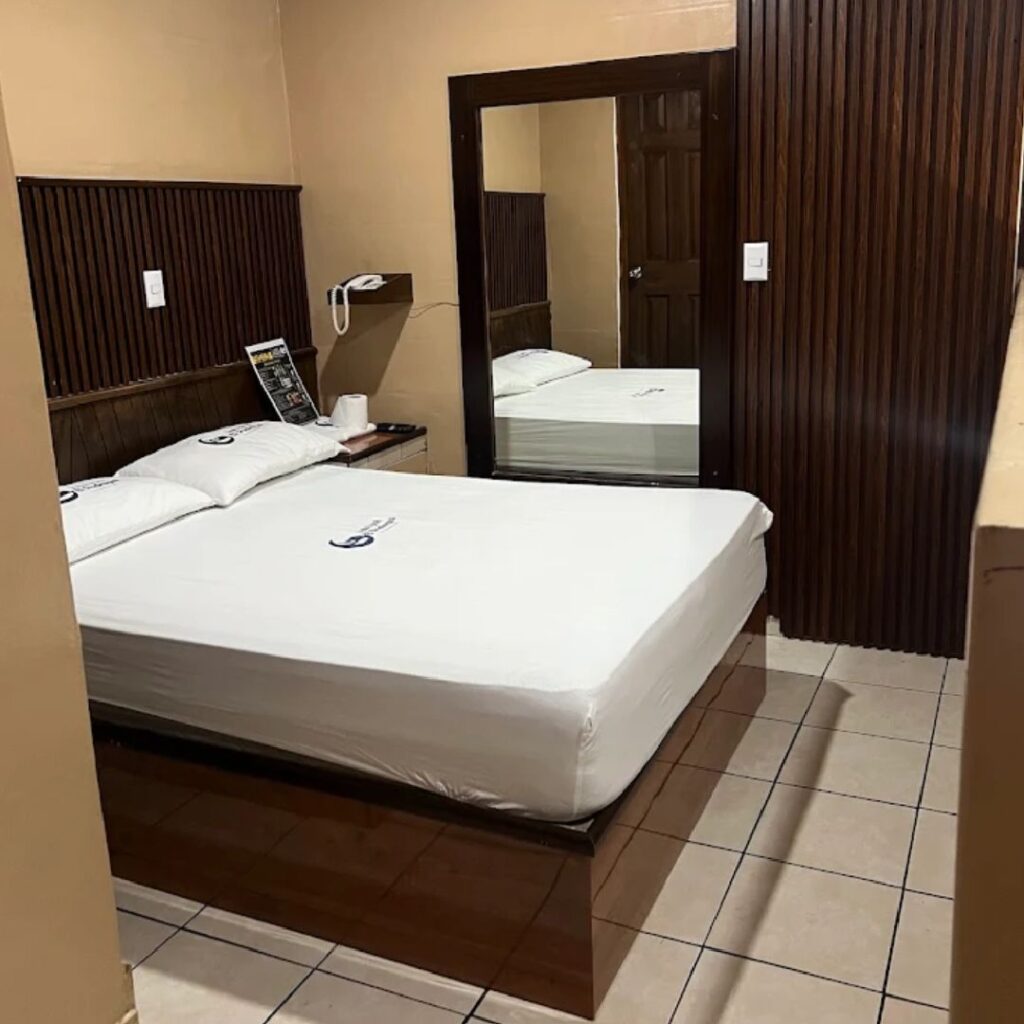Auto Hotel El Pedregal habitación