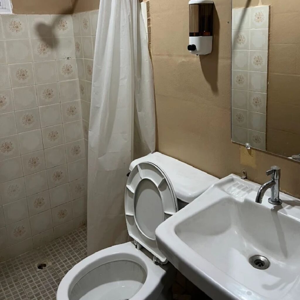 Auto Hotel El Pedregal baños